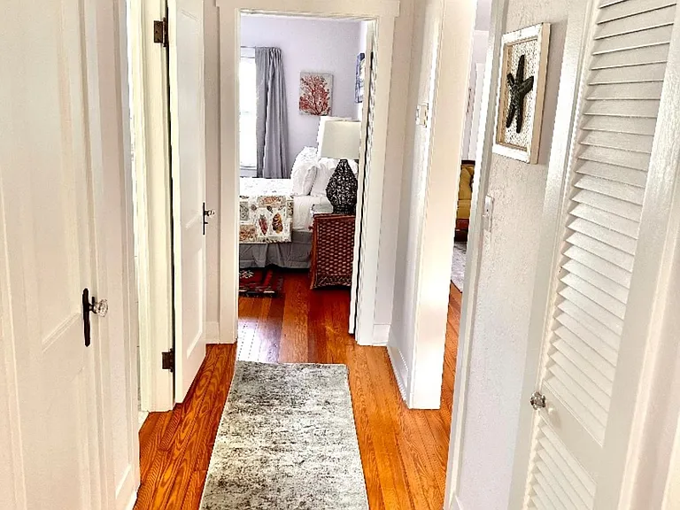 136 S Oleander Ave — Photo 25