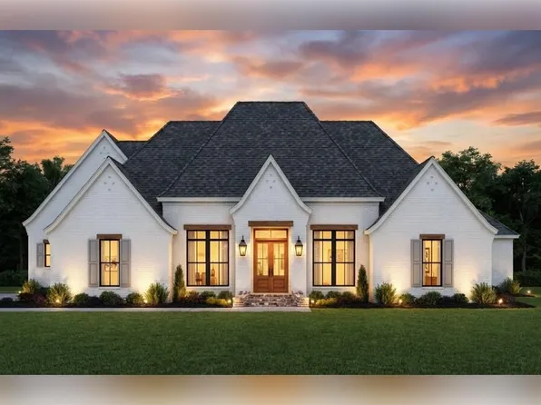 1604 W Briar Lake, Starkville, MS 39759