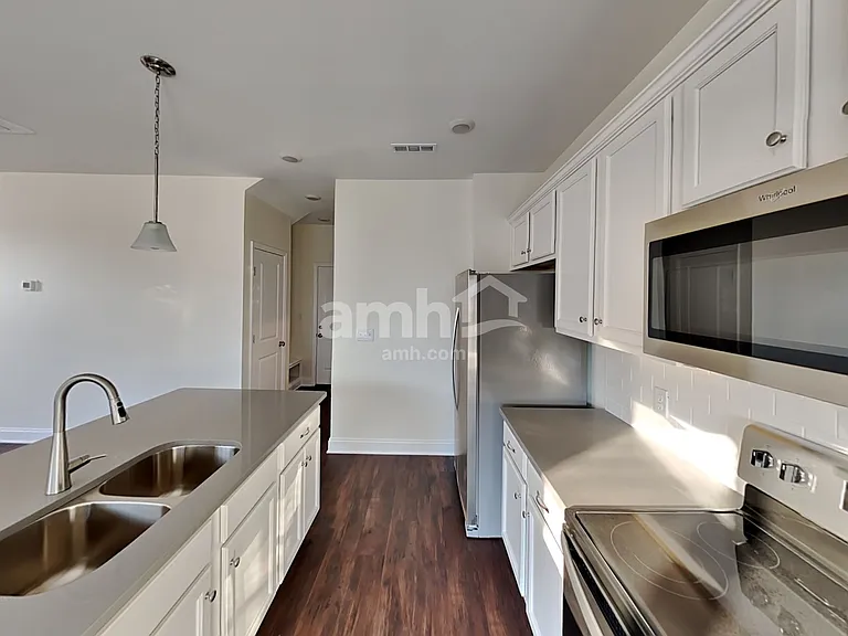 5231 Valor Dr — Photo 3