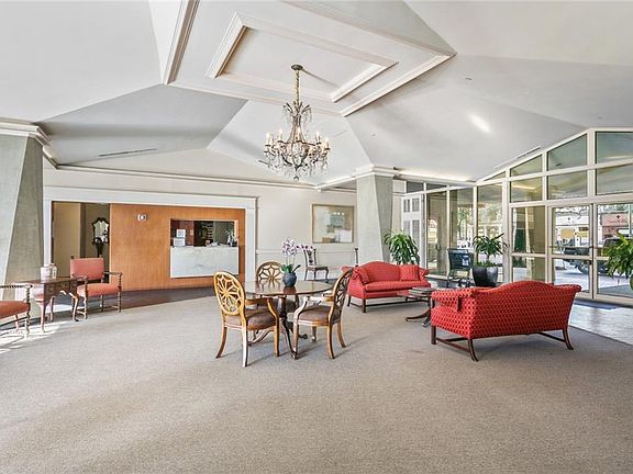 3rd image of 2100 Saint Charles Ave Unit 4