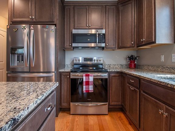 5th image of 44 Cobbett Ln #42