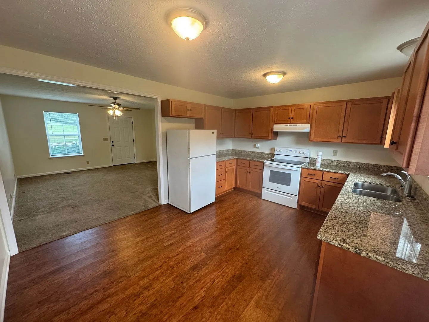 For Lease- 2 Bedroom Duplex Minutes From 840! — Photo 2