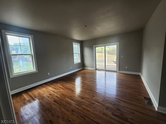 4th image of 81 Belview Rd