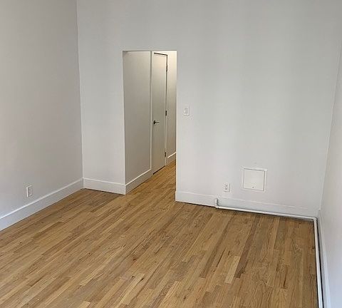 3rd image of 624 E 11th St #2B1