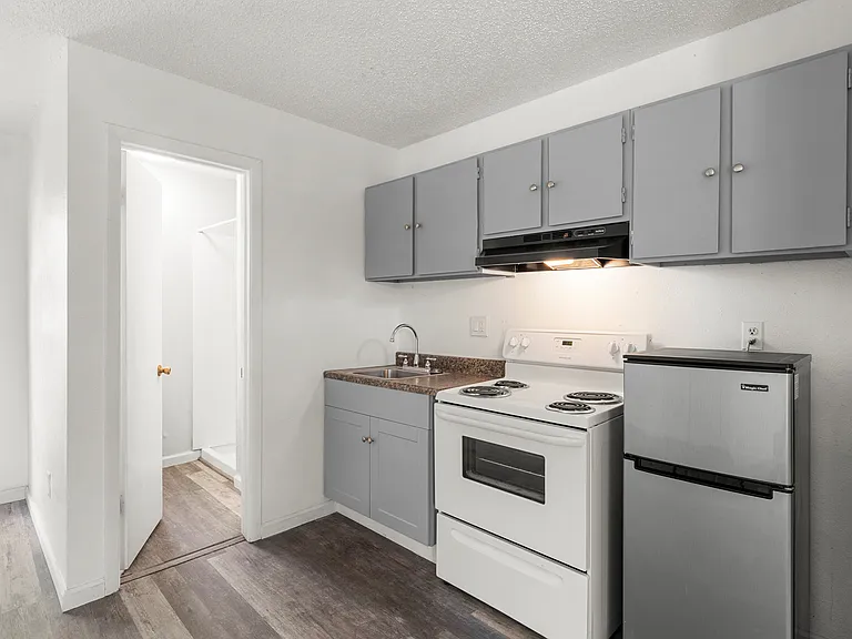 Goss Street Apartments — Photo 7