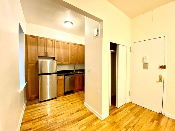 2nd image of 410 E 89th St APT 1C