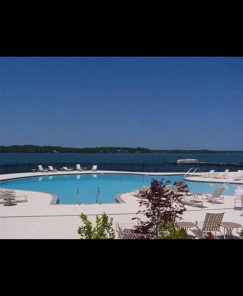 90 Crowne Pointe Rd — Photo 3