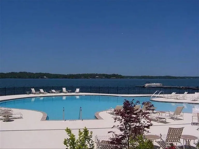 90 Crowne Pointe Rd #302 — Photo 3