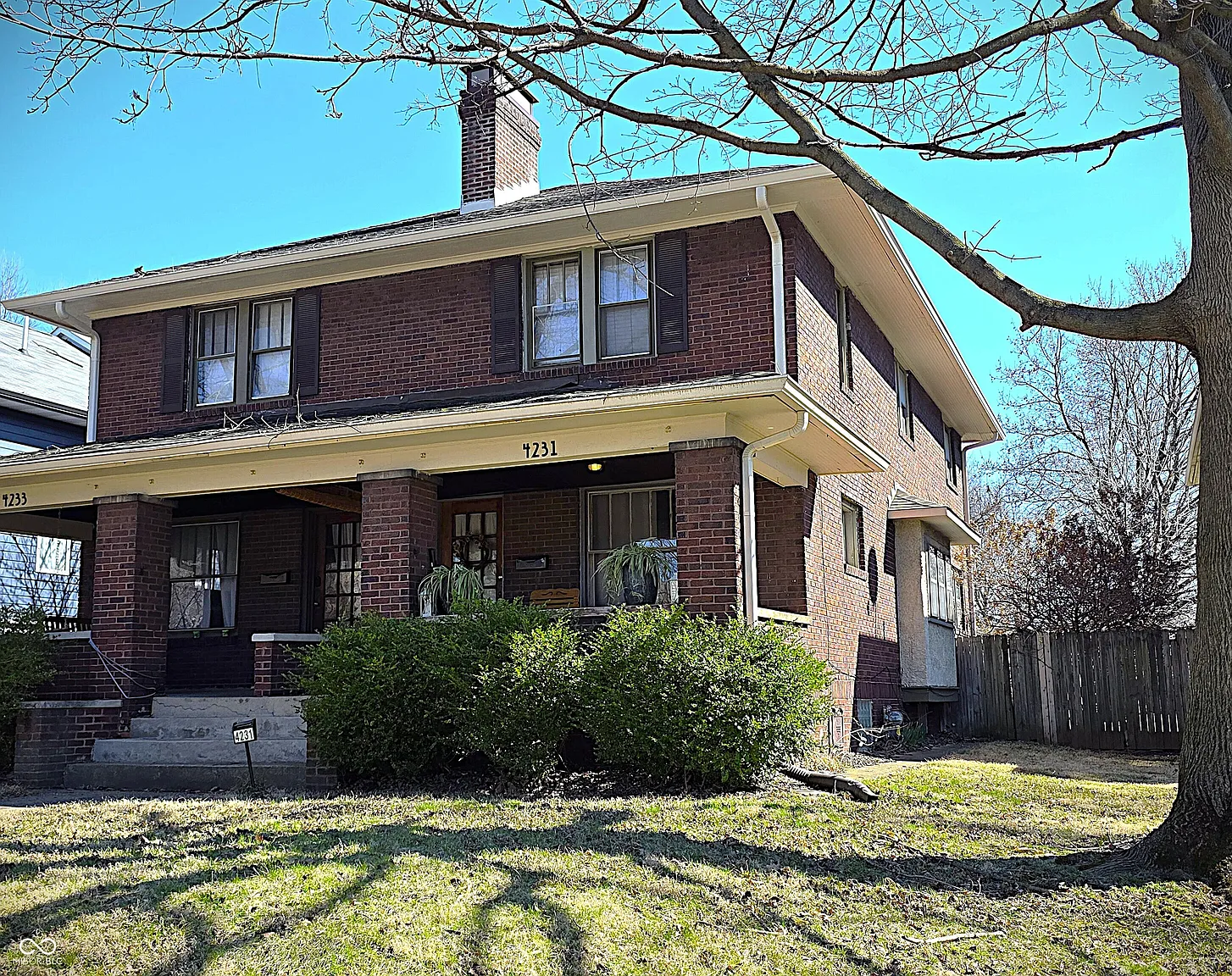 4231 Broadway St photo 1