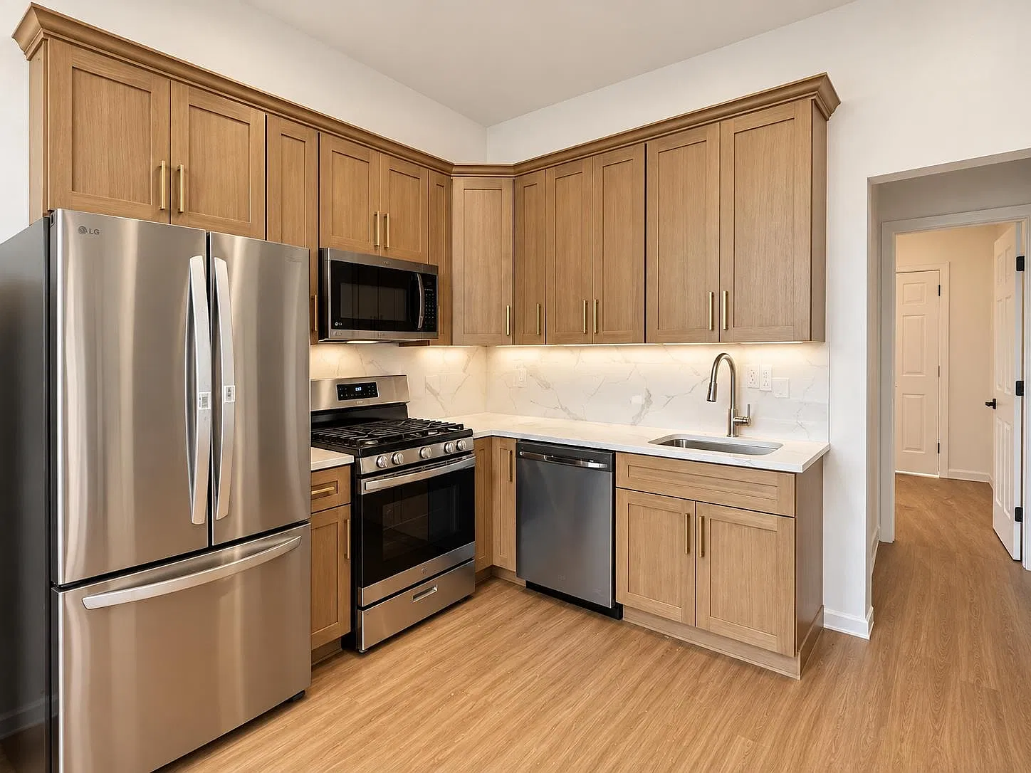 3 bed, 2.0 bath, 1500 sqft, $3,680 — Photo 2
