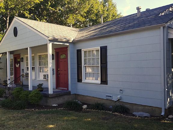 This is the corner of 3923, taken from the driveway.