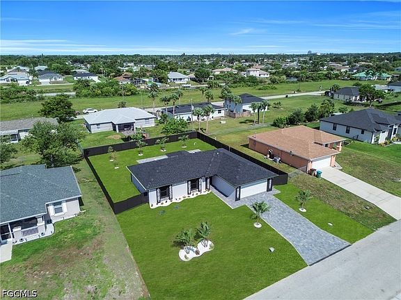 4th image of 2623 NE 20th Ave