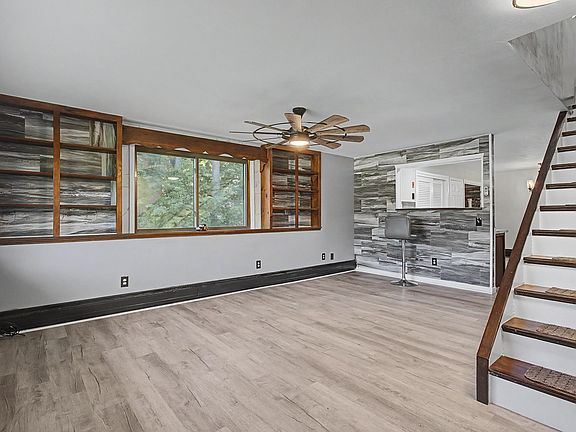 3rd image of 28 Chandler Avenue Unit 1