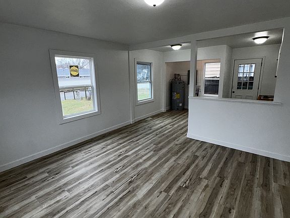 3rd image of 1101 N Somerset Ave