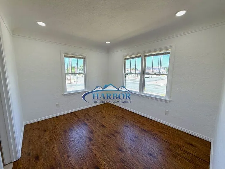 1667 N Lagoon Ave — Photo 13