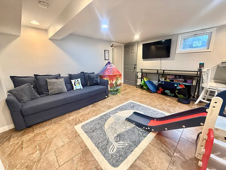 2712 James Dr #2 — Photo 3