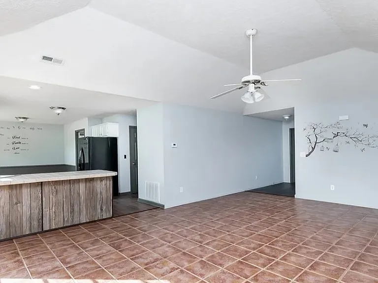 4105 Lakeside Dr — Photo 3