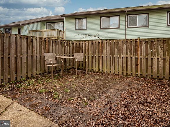 3rd image of 2036 Aberdeen Dr #B