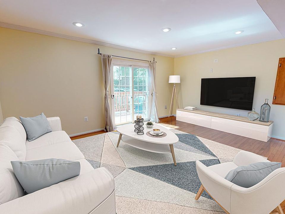 Living Room-Optionally furnished common areas! Common areas can come beautifully furnished by our in-house design team for an additional fee.