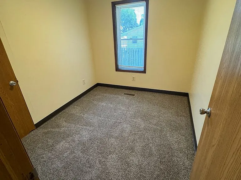 315 E Rose Avenue — Photo 8