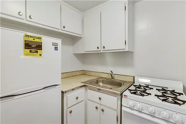 Rented by Weichert Manhattan Midtown | media 11