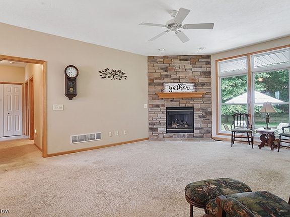 4th image of 987 Phillip Dr