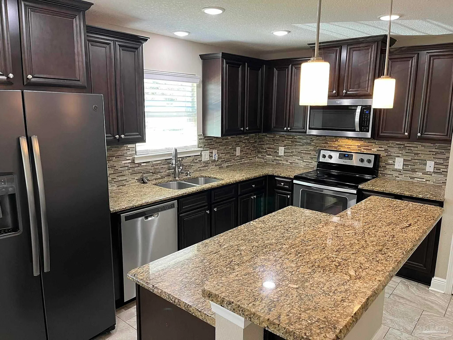 2 bed, 2.0 bath, 1102 sqft, $1,595 — Photo 3