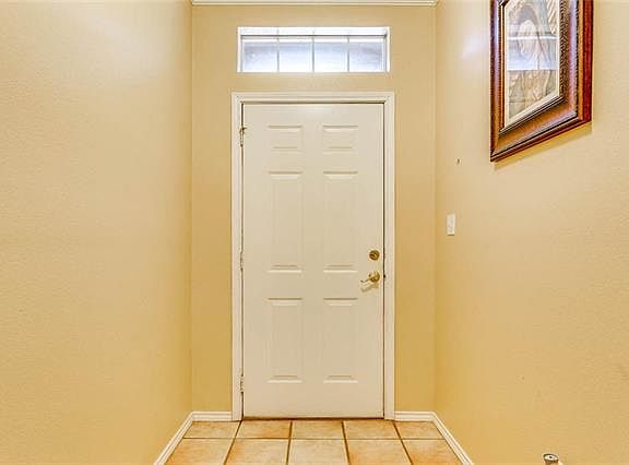 4th image of 1524 Clover Ln