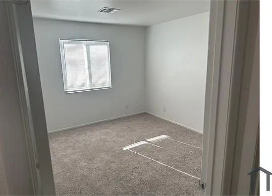 2 bed, 800 sqft, $1,400 — Photo 3