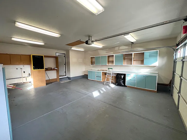 734 Hemlock Ct — Photo 29