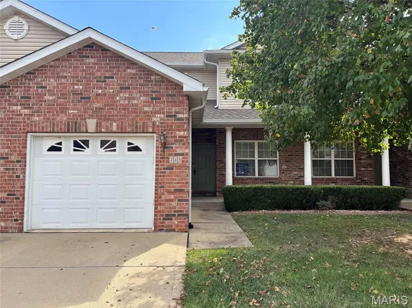 745 Erika St, O'Fallon, IL 62269