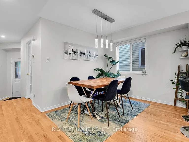 47 Tobermory Cres — Photo 11