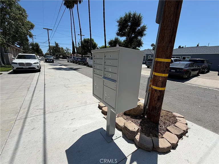 633 W Maple Ave — Photo 29