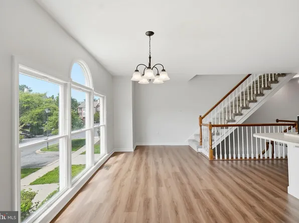 18 Victoria Sq, Frederick, MD 21702