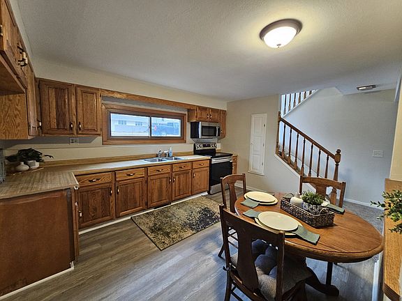 3rd image of 808 Crest View Trl