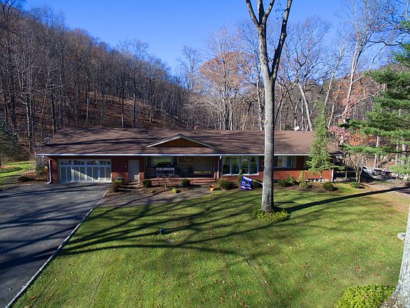 2nd image of 250 Dogwood Ln