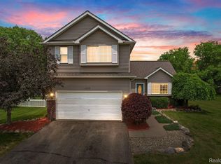 6039 Maple Trl, Grand Blanc, MI 48439