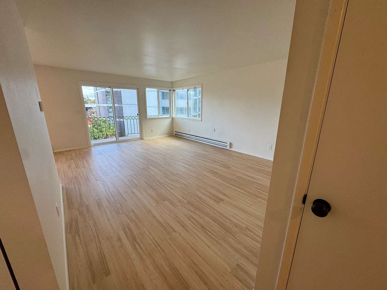 2 bed, 1000 sqft, $3,195 — Photo 4