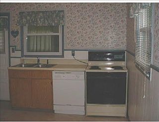 3rd image of 37 Brooks Pl