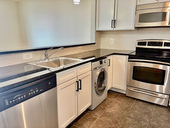 2nd image of 111 S 15th St Penthouse P206