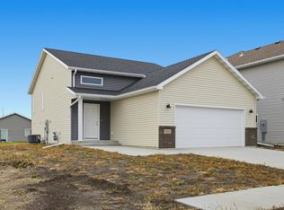 7007 Benji Ln, Horace, ND