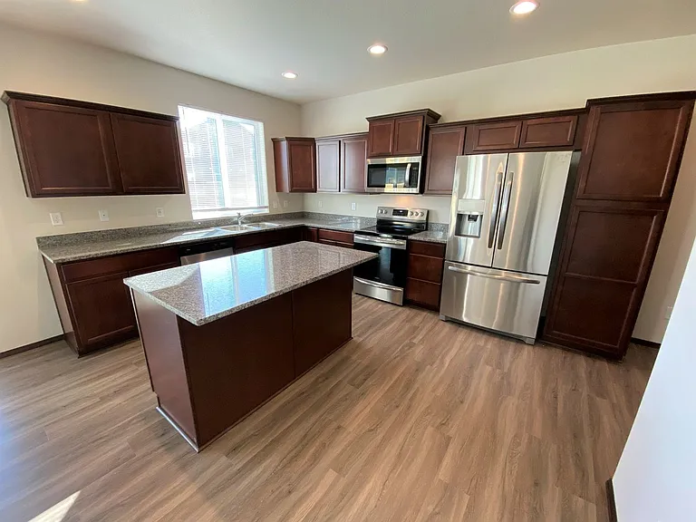 2108 W Sunnyview Ln — Photo 7
