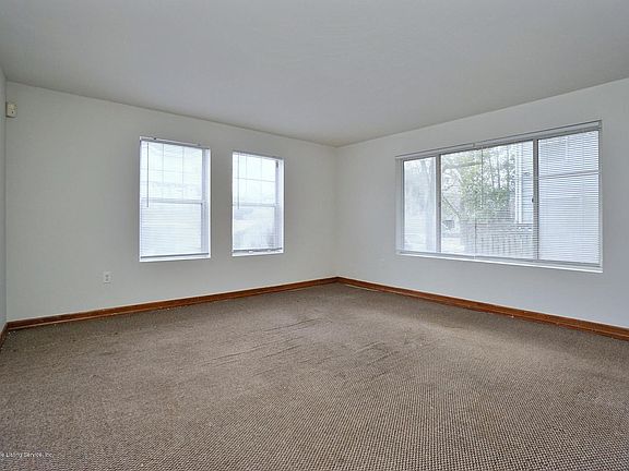 4th image of 135 Pond Way #A