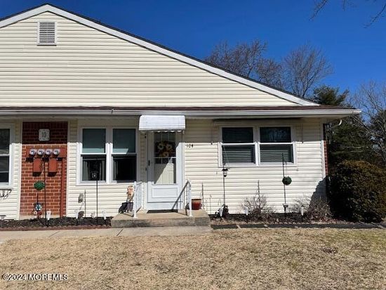10 Wintergreen Lane #B, Manchester Township, NJ 08759