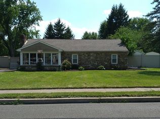 521 W County Line Rd, Hatboro, PA 19040