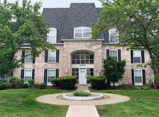 5400 Carriageway Dr APT 303, Rolling Meadows, IL 60008