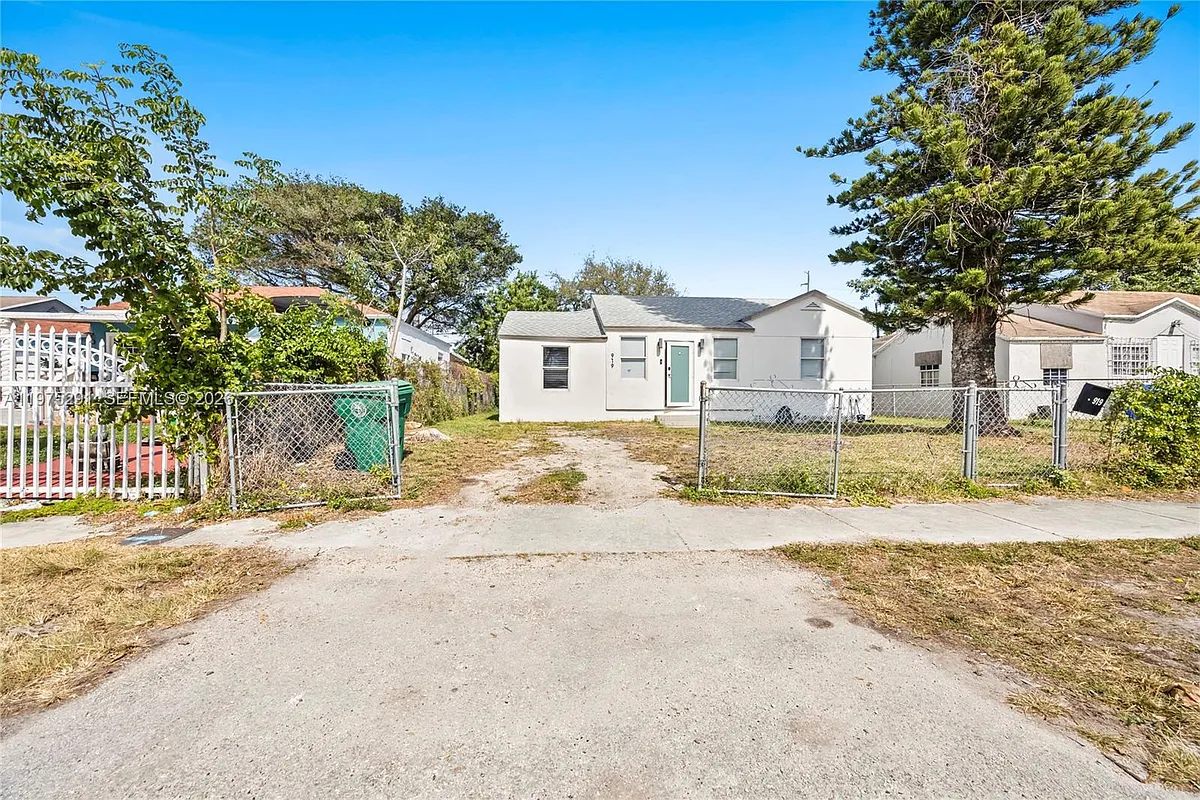 Building Photo - 919 NW 66th St