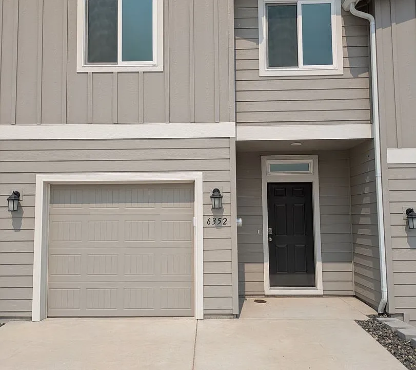 6352 W 36th Pl