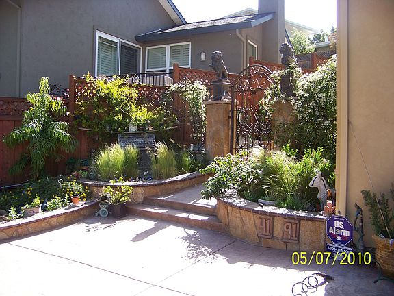 Side entrance to the yard