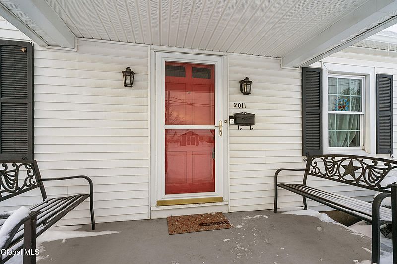 4th image of 2011 Robinwood Avenue
